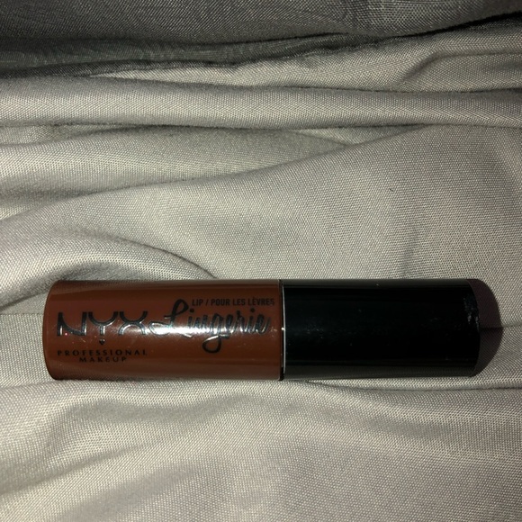 Liquid lipstick - Picture 1 of 4